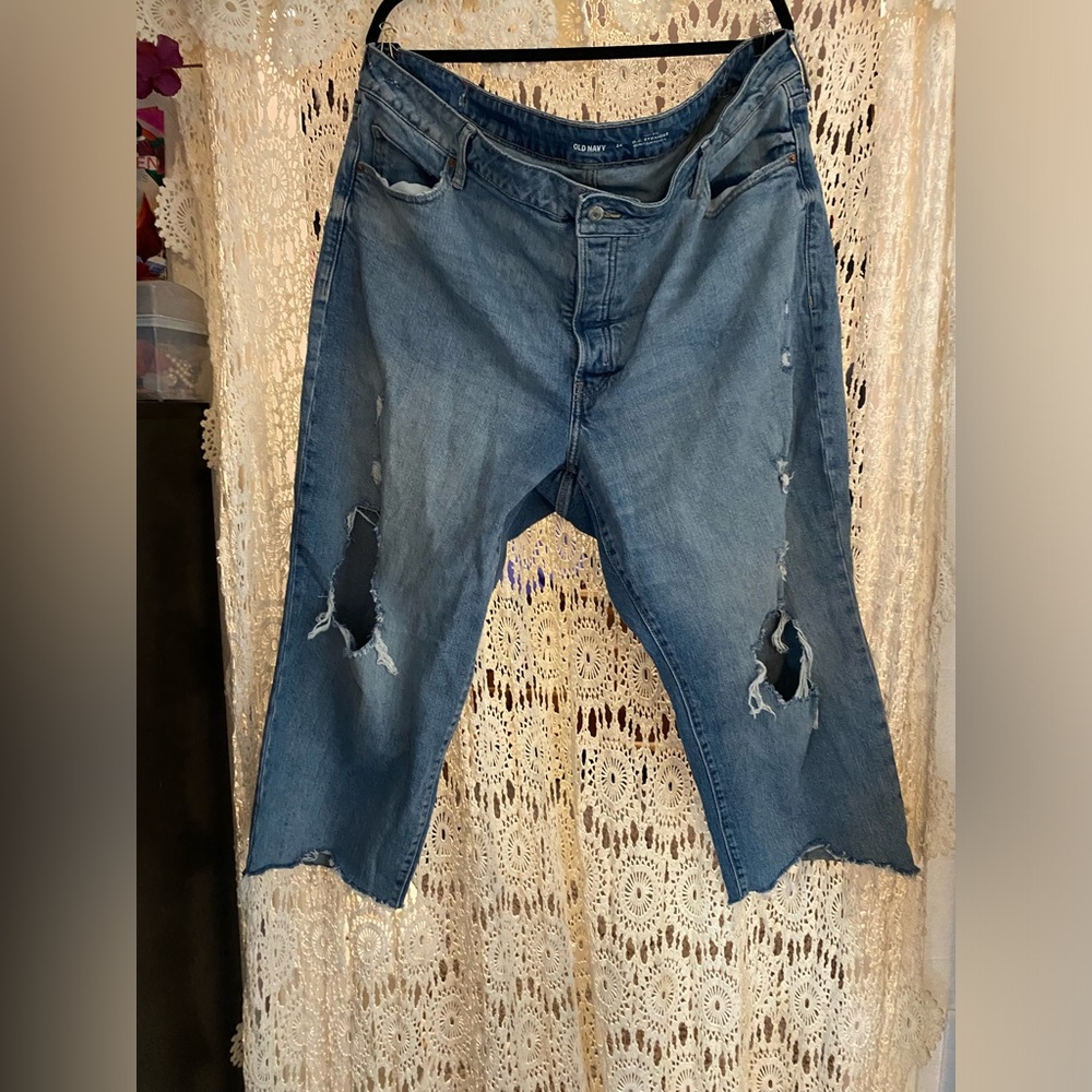 Old navy cropped distressed denim size 24